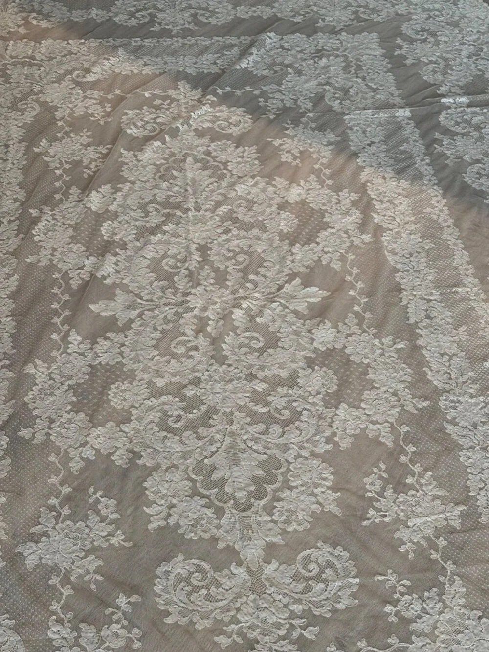 French Alençon Style Lace Tablecloth 72x104 Ivory Vintage Cottage Romantic